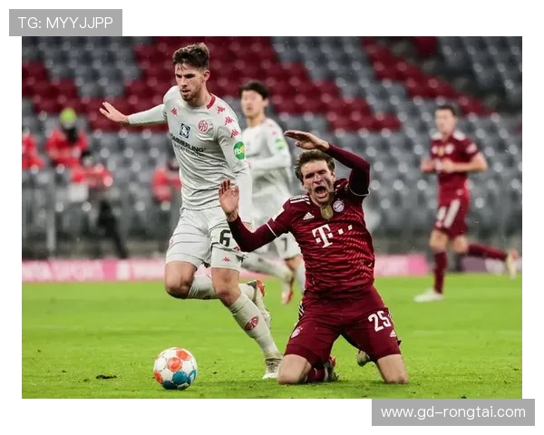 [国际足球]穆西亚拉“戴帽” 拜仁大胜美因茨.